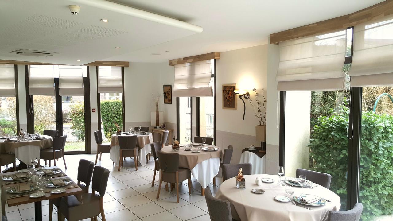 Logis Hotel Restaurant L'Oree Des Bois La Breille-les-Pins Exterior photo